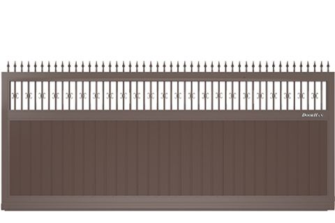 Вуличні відкатні ворота з вензелями та піками з вертикальним розташуванням сендвіч-панелей